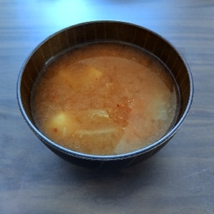 豆腐とトマトとキムチの味噌汁